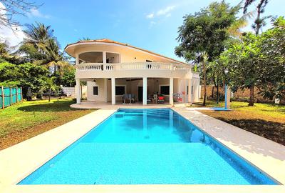 4 Bed Villa with En Suite in Diani