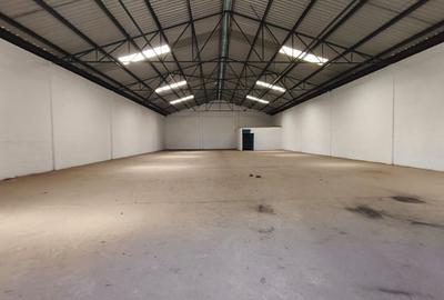 5,000 ft² Warehouse with Service Charge Included in Industrial Area