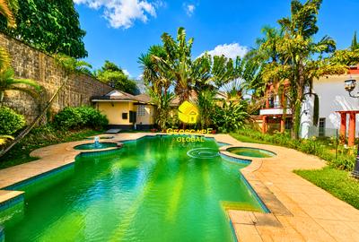 5 Bed House with En Suite in Nyari