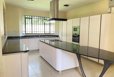 5 Bed Townhouse with En Suite at Lavington - 2