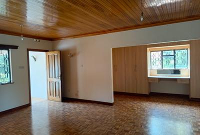 5 Bed Townhouse with En Suite in Nyari