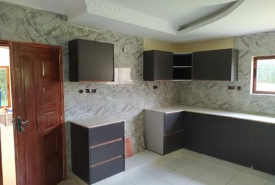 5 Bed Townhouse with En Suite in Kitisuru