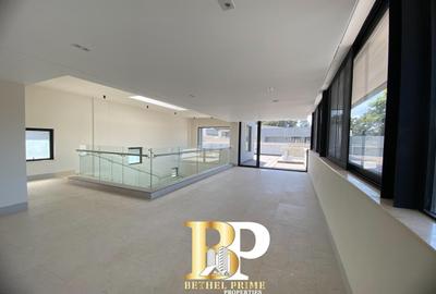 5 Bed Townhouse with En Suite in Brookside - 4