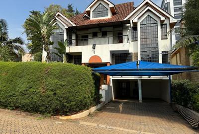 5 Bed Townhouse with En Suite at Riverside