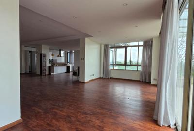 4 Bed Apartment with En Suite in Parklands - 3