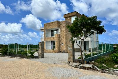 4 Bed Townhouse with En Suite in Vipingo