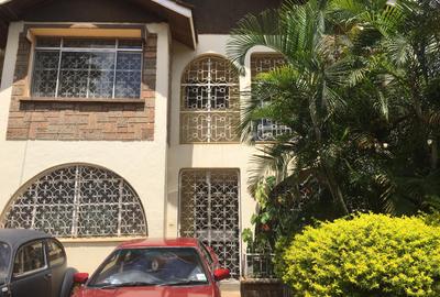 5 Bed Townhouse with En Suite at Mvuli Road