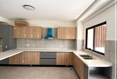 3 Bed Apartment with En Suite in Kileleshwa