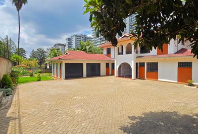 4 Bed House with En Suite in Lavington - 3