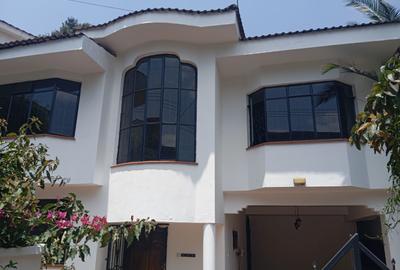 5 Bed Townhouse with En Suite in Riverside