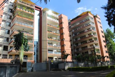 4 Bed Apartment with En Suite in General Mathenge