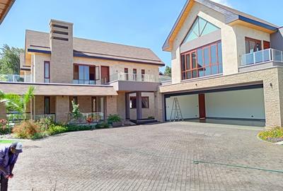 5 Bed Villa with En Suite at Mumwe