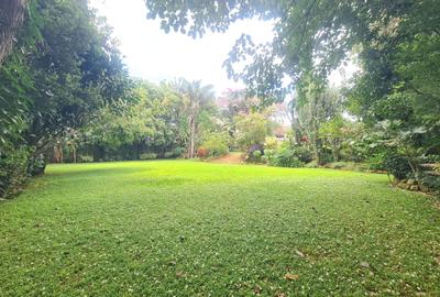 6 Bed House with En Suite at Lavington - 2