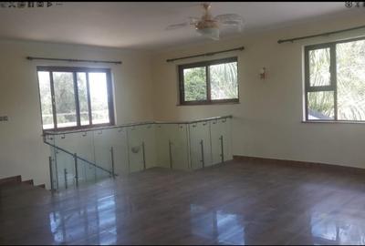 5 Bed Villa with En Suite in Runda - 4