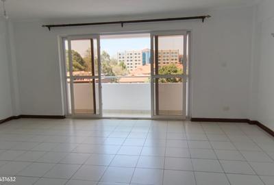 2 Bed Apartment with En Suite at Lantana Road - 3
