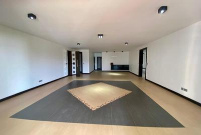 3 Bed Apartment with En Suite in Riverside