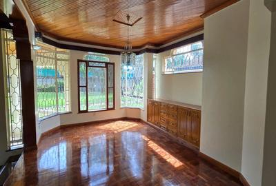 5 Bed House with En Suite in Runda - 3