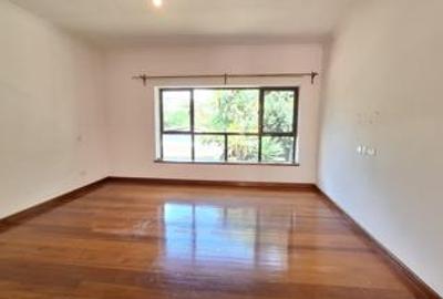 4 Bed Townhouse with En Suite at Lavington - 4