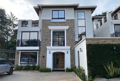 5 Bed Townhouse with En Suite in Westlands Area