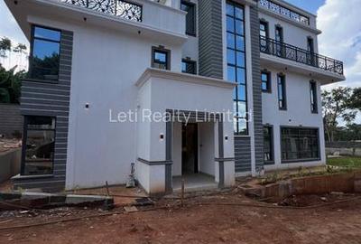 5 Bed Villa with En Suite in Lavington