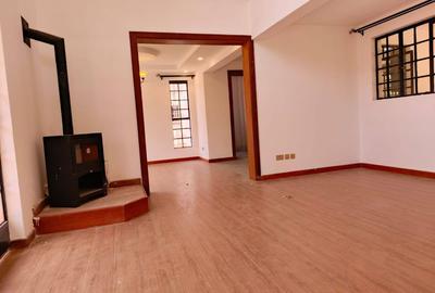 4 Bed House with En Suite in Rosslyn - 4