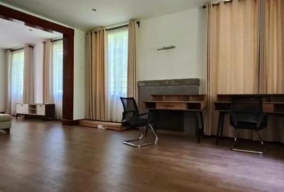 5 Bed Townhouse with En Suite in Rosslyn - 3