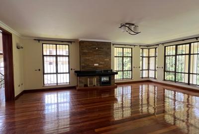 6 Bed House with En Suite in Kitisuru