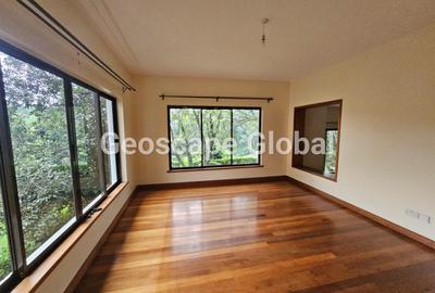 5 Bed House with En Suite in Nyari