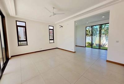 5 Bed Villa with En Suite in Nyali Area - 3