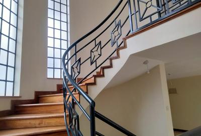4 Bed House with En Suite in Spring Valley
