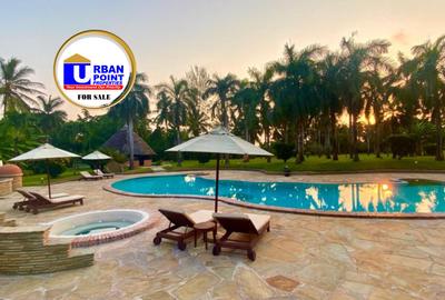 6 Bed Villa with En Suite in Diani