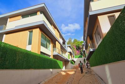 5 Bed Townhouse with En Suite at Lavington