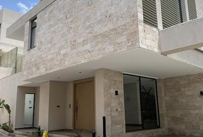 5 Bed Townhouse with En Suite in Lavington