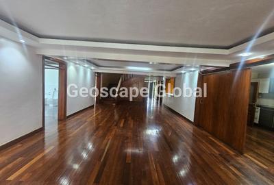 5 Bed House with En Suite in Runda - 3