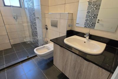 2 Bed Apartment with En Suite in Lavington