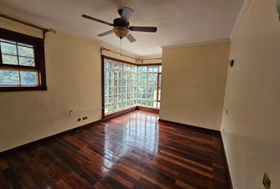 4 Bed Townhouse with En Suite in Spring Valley - 3