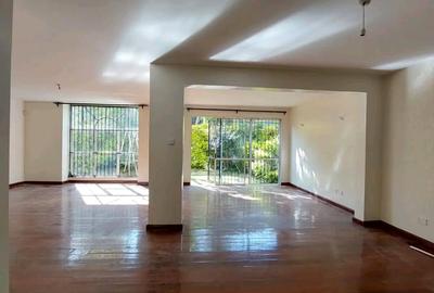 5 Bed Townhouse with En Suite in Brookside - 2