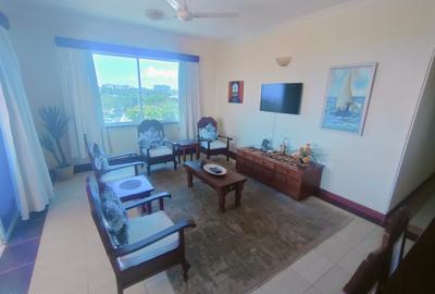 Furnished 2 Bed Apartment with En Suite at Links Road