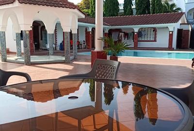 5 Bed Villa with En Suite at Nyali