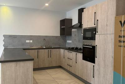 3 Bed Apartment with En Suite in Rhapta Road