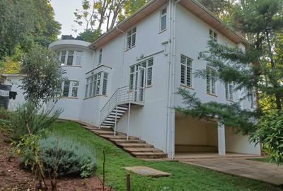 5 Bed House with En Suite in Rosslyn