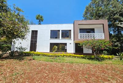 6 Bed House with En Suite in Runda