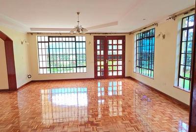 4 Bed Townhouse with En Suite at Lavington - 3