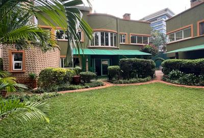 4 Bed Townhouse with En Suite in Riverside