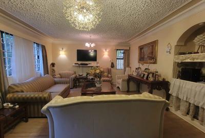 5 Bed House with En Suite in Lavington - 3