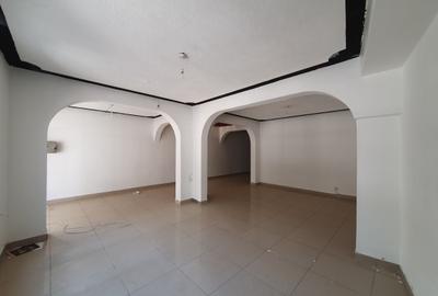 4 Bed House with En Suite at 2Nd Parklands Avenue - 4