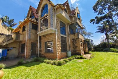 5 Bed Townhouse with En Suite at Lavington Green