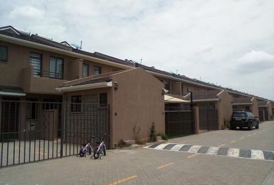 5 Bed Townhouse with En Suite at Syokimau