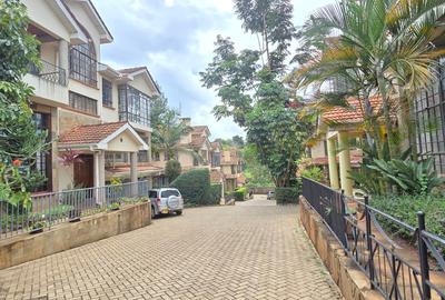 5 Bed Townhouse with En Suite in Lavington - 2