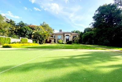 5 Bed House with En Suite in Runda